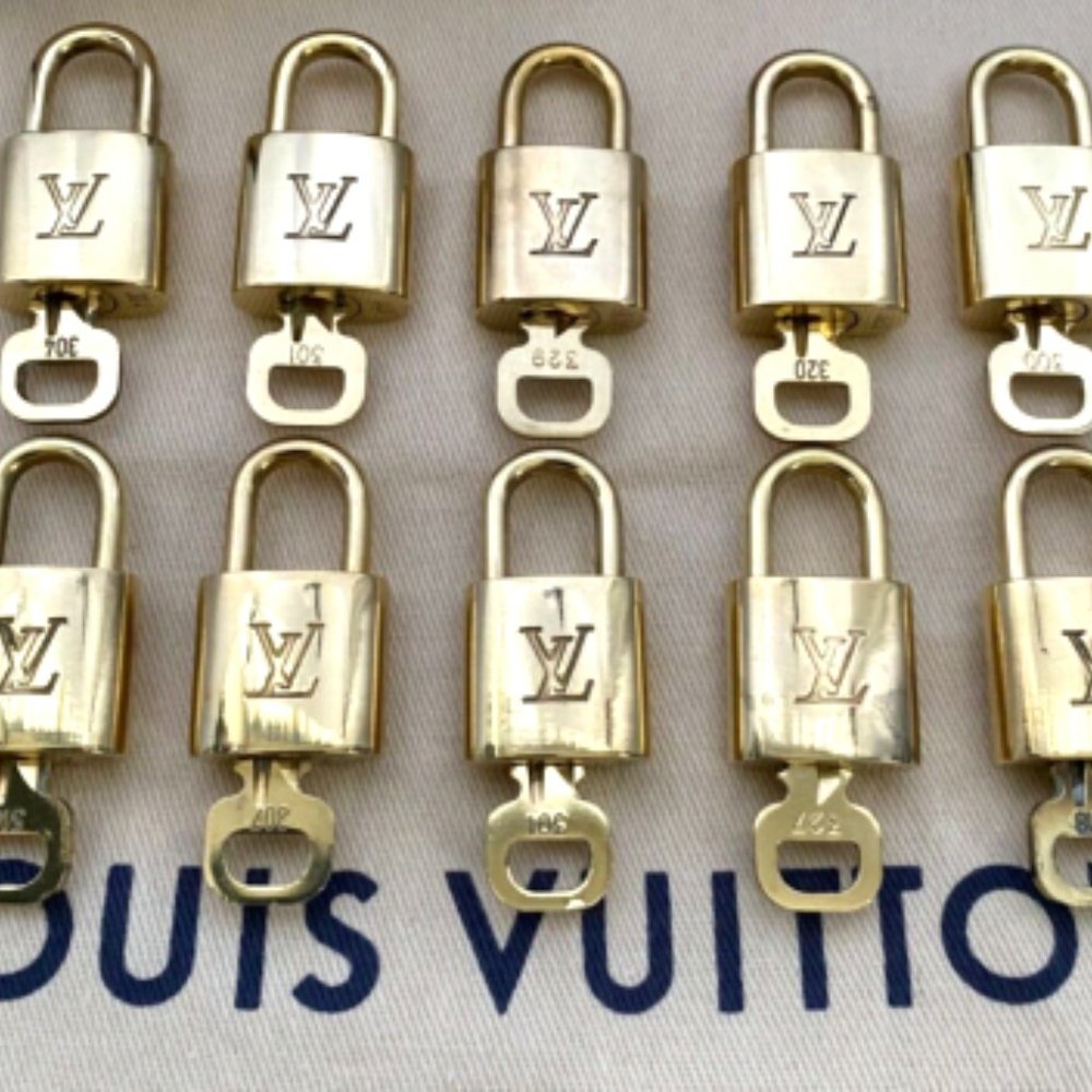 SALE! Louis Vuitton Lock & Key Gold Brass Authentic MINT - Picture 15 of 15